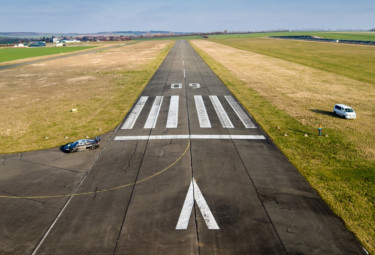 airport runway line markings UK
